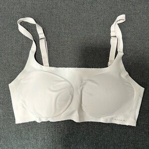 TAHARI bras